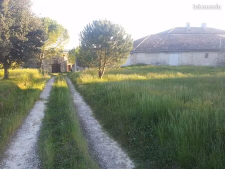 belle maison avec du charactère  environnement calme