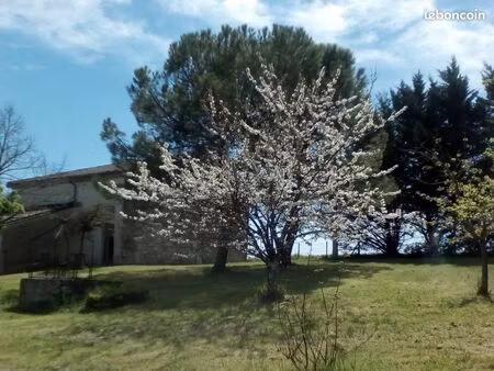 une grande et belle maison  grand terrain  environnement calme