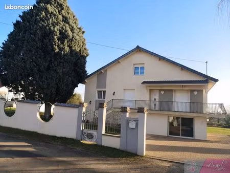 maison 9 pièces 227 m²
