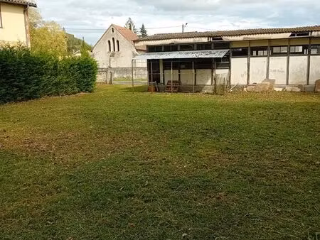 [v] terrain + local professionel