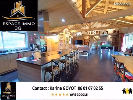 maison 9 pièces 303 m²