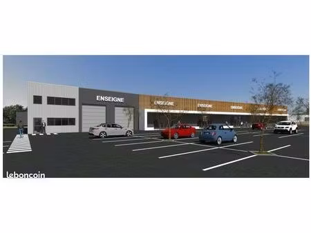 local 727 m² candé