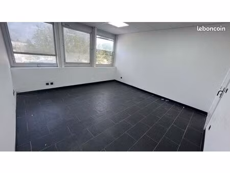 bureau de 20m2 93120 la courneuve