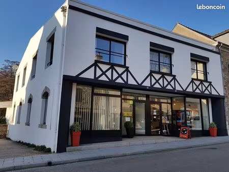 local commercial pont-aven