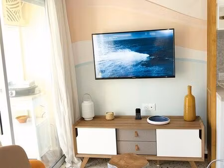 appartement rénové  design  climatisé à 300m de la cure thermale avec terrasse et parking