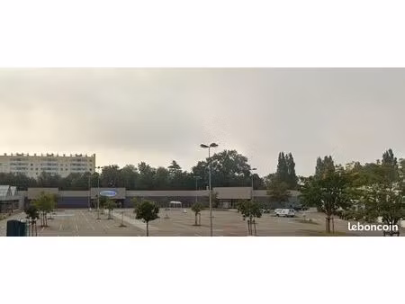 local commercial 637 m²