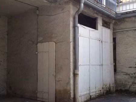 petit local fermé pour vélos ou outils centre-ville sallanches