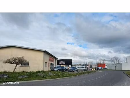 a louer direct proprietaire local commercial / artisanal lescar soleil