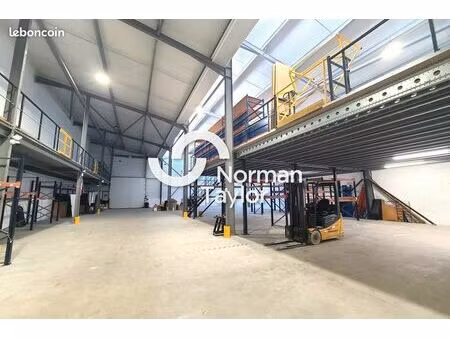 local d'activité 1 060 m²