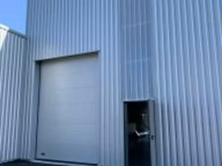 local d'activité 182 m²