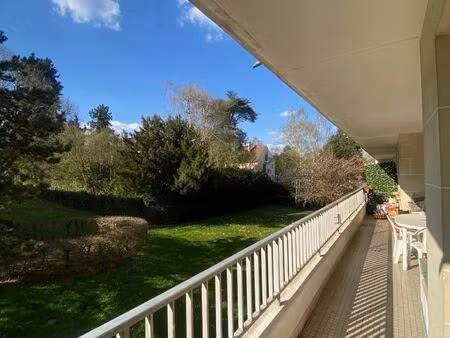 grand 5 pièces avec terrasse à louveciennes