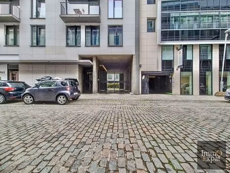 rue du commerce - parking intérieur avec ascenseur