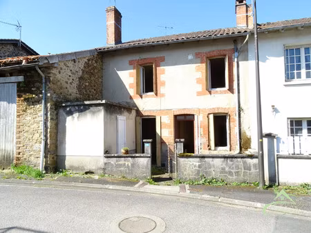 maison en pierre avec jardinet  saillat centre