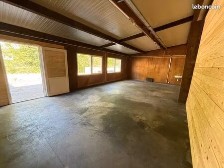 local de stockage ou d'atelier 54m²