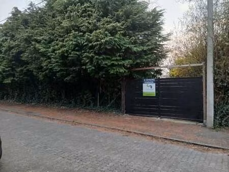 très beau terrain à bâtir dans un quartier calme de 9ares 12