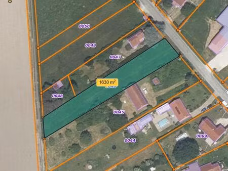terrain d'environ 1 630 m² constructible