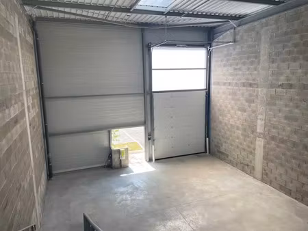 locaux d'activités : 230 à 950 m²