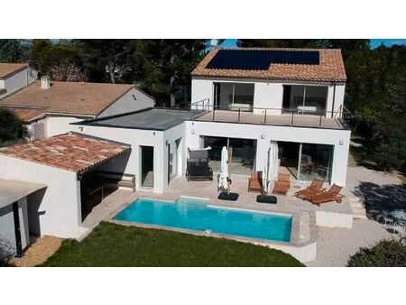 maison de luxe à vendre à châteauneuf-de-gadagne