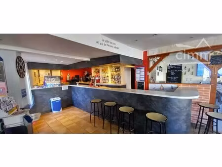 a vendre  herbault  mûrs commerciaux