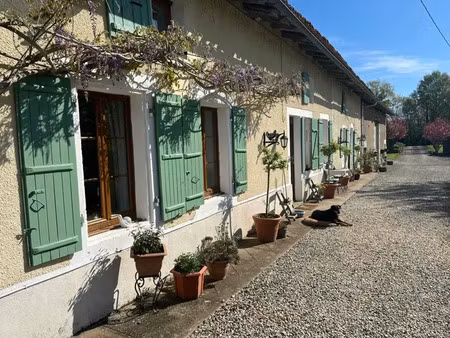 vente maison 7 pièces 266 m² à montbron (16220)  393 000 €