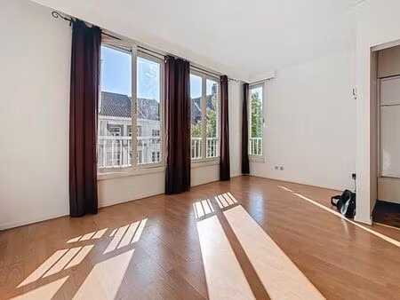 studio lumineux dans l'hyper centre de liège