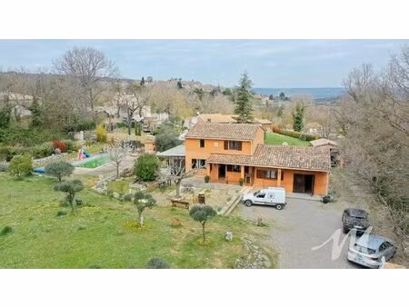 maison de charme avec piscine à montmeyan