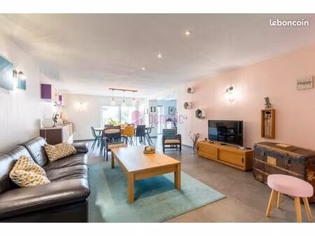 maison 8 pièces 249 m²