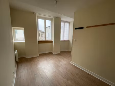 location appartement 1 pièce 22 m² à saint-léonard-de-noblat (87400)  290 €