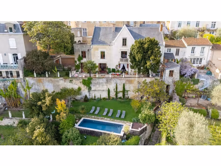 dolce vita avec panorama sur le château des ducs