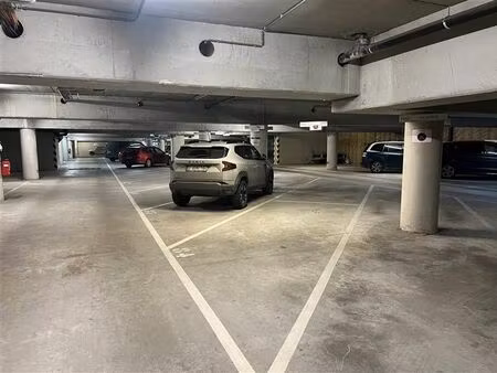 emplacement parking intérieur