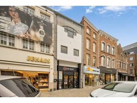 propriété commerciale (221m2) dans un emplacement privilégié