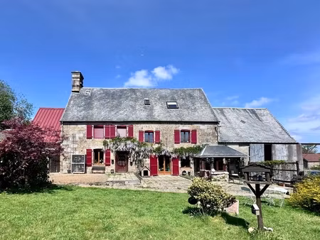 maison en pierre de 244 m2 habitables avec chambres d'hôtes et 8500 m2 terrain à vendre ch