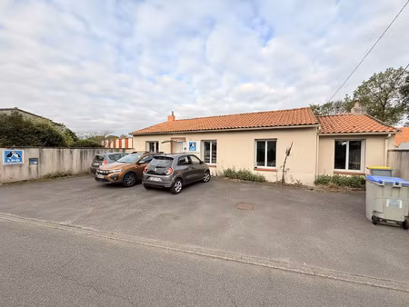 a louer a bouguenais batiment d'environ 128 m2