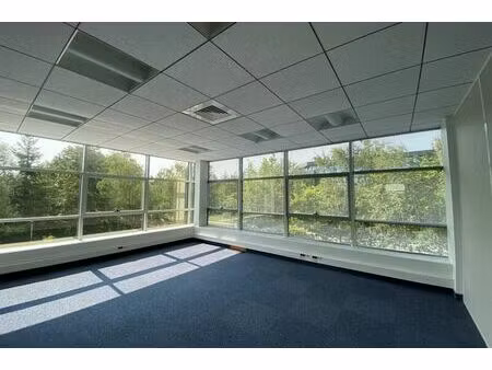 location bureau elancourt 964 m²