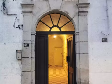 appartement 2 chambres lumineux en plein centre joyeuse