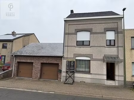 eigentijdse woonst met ruime tuin