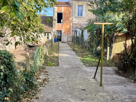 parking / box pauillac 66 m2