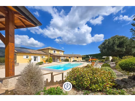 à 56 minutes de lyon : superbe villa avec vue  piscine & pre