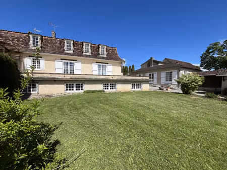 propriété avec vue dégagée  maison principale  maison d'amis