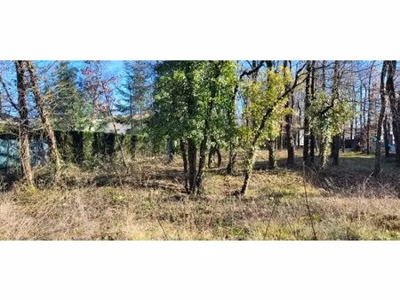 terrain constructible de 717 m²