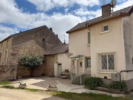 maison de village avec cour au calme