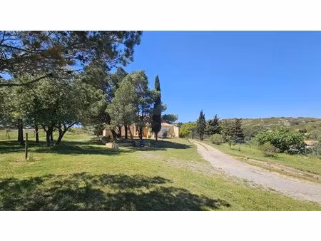 villa sur + de 7400m2 de terrain avec piscine