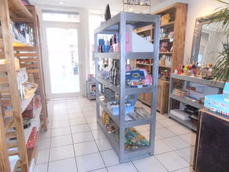 vente commerce 38 m² toulon (83000)