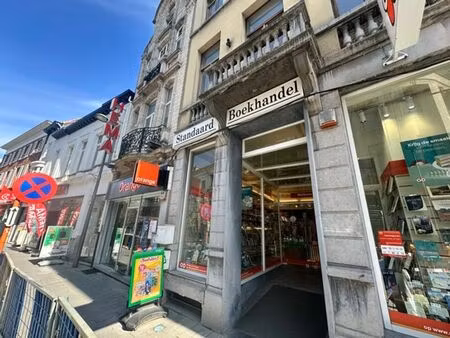 surface commerciale au cœur de lierre