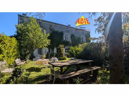 maison en pierre de 321m2 avec piscine sur saint-georges-de-