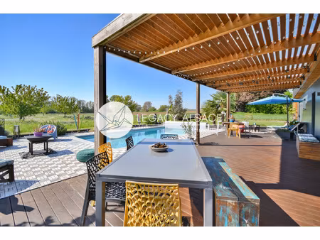 maison nichee en pleine nature avec piscine !