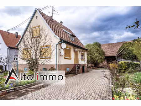 maison de 90m2 à rénover disposant d'un grand terrain de 7 9