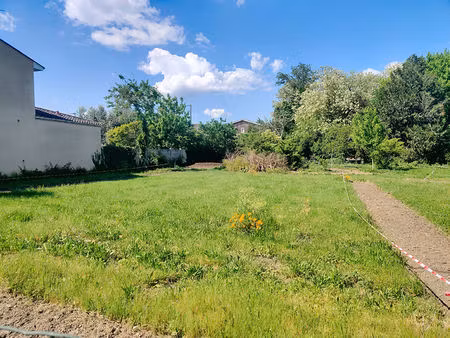 terrain begles 360 m2