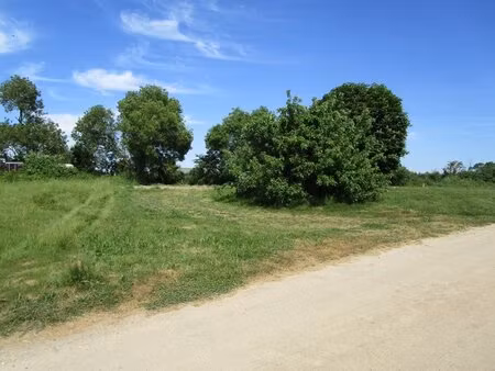 en vente terrain constructible 6 81 ares – 84 586 € |la jonchère