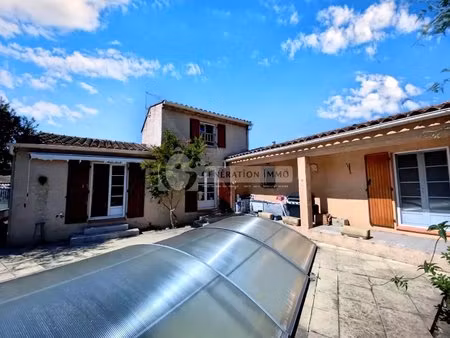 maison au centre du village de fontvieille